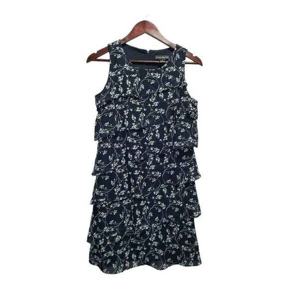 Beautiful blue fluffy tiered dress by jessica howard. Size 6 petite - Picture 1 of 3